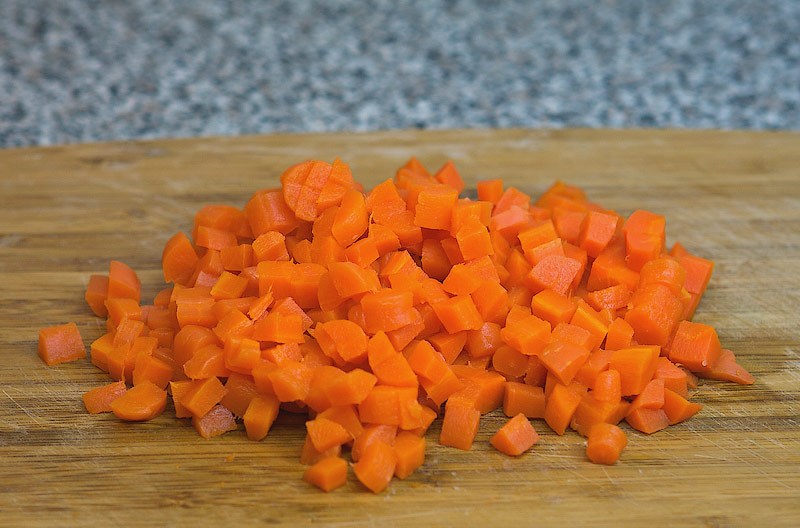 Рецепт салата "Оливье", приготовление моркови для салата