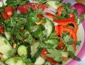 Салат с помидорами, огурцами и болгарским перцев